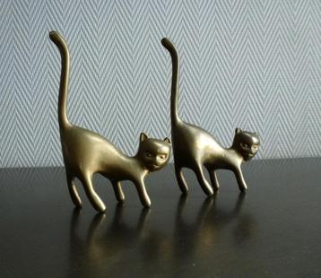  Vintage 2 kleine zwaar Messing katjes / poezen. Jaren '70  beschikbaar voor biedingen