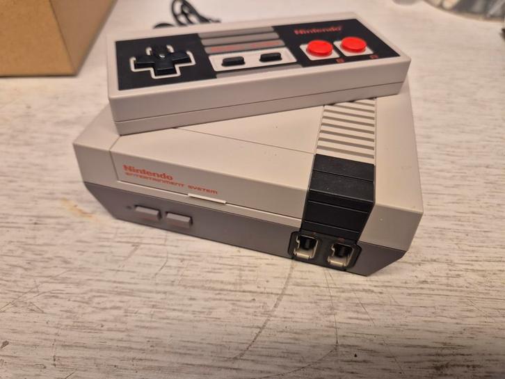 Nintendo Classic Mini, Gloednieuw nooit gebruikt, Spelcomputers en Games, Spelcomputers | Nintendo NES, Zo goed als nieuw, Met 1 controller