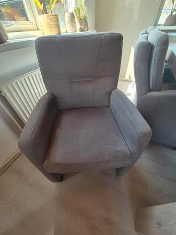6 eetkamertafel stoelen/ meubels beschikbaar voor biedingen
