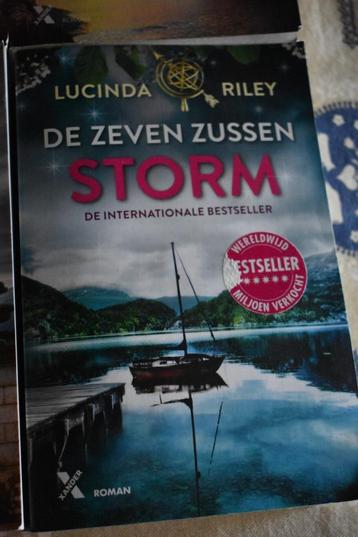 boek van Lucinda Riley/storm, deel 2 van de zeven zussen beschikbaar voor biedingen