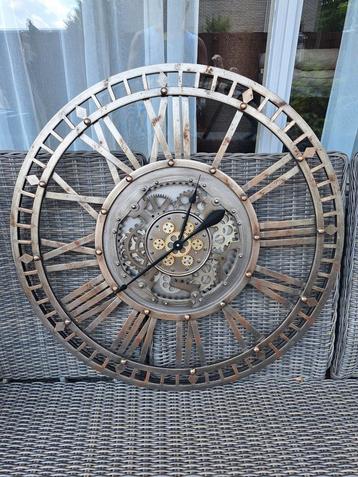 Grote wandklok 90 cm uurwerk defect beschikbaar voor biedingen