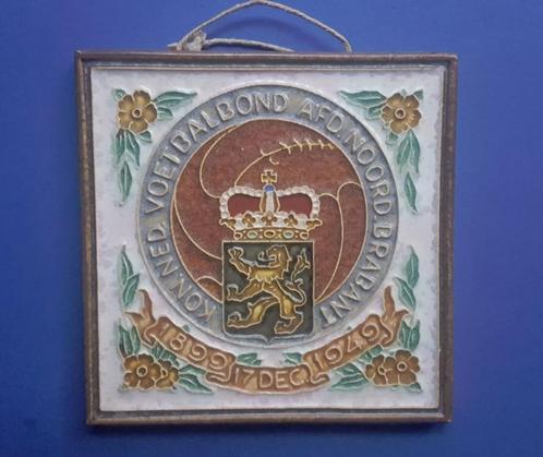 Porceleyne Fles 1949 KNVB Nrd Brabant Cloisonné tegel F25-14, Antiek en Kunst, Antiek | Wandborden en Tegels, Verzenden