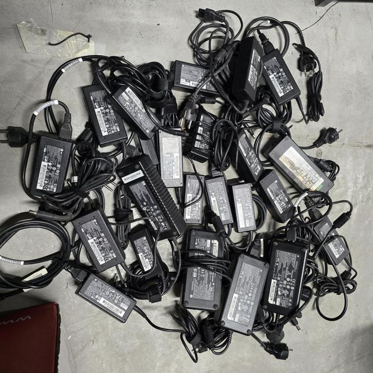 Partij 23x HP adapters / voeding, Computers en Software, Pc- en Netwerkkabels, Gebruikt