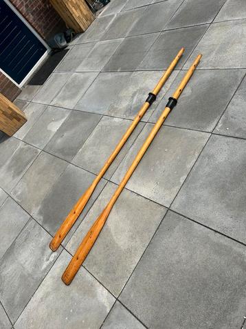 Houten peddels (ong. 2mtr) beschikbaar voor biedingen