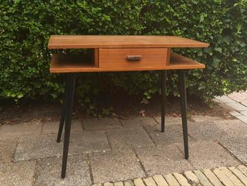 Mid Century Modern Bureautje of Sidetable beschikbaar voor biedingen