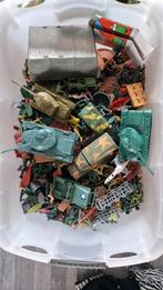 Grote doos vol soldaatjes, tanks, legermuseum vliegtuigen, Kinderen en Baby's, Speelgoed | Actiefiguren, Ophalen, Gebruikt
