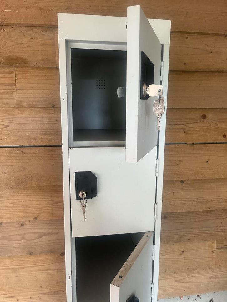 Metalen kledingkast / kluisje, Huis en Inrichting, Kasten | Lockerkasten, Ophalen of Verzenden