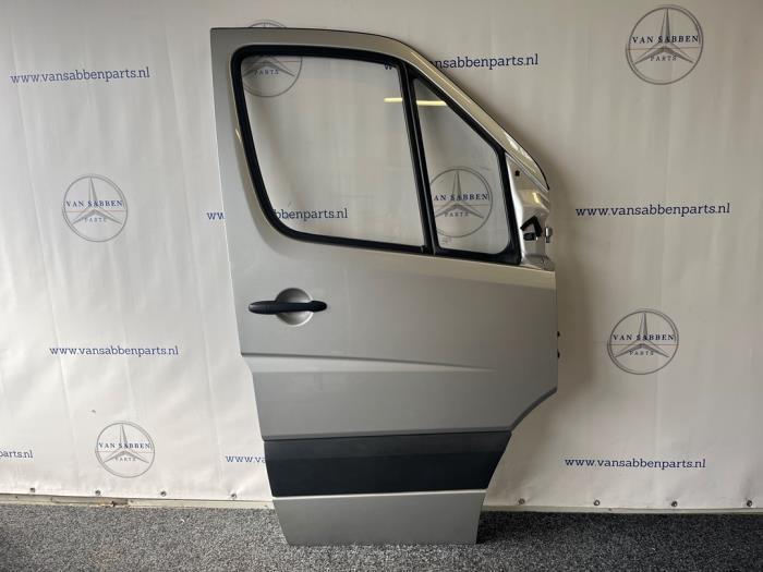 Portier 2Deurs rechts van een Mercedes Sprinter (9744), Auto-onderdelen, Carrosserie en Plaatwerk, Deur, Mercedes-Benz, Gebruikt