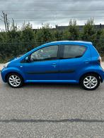 Toyota Aygo 1.0 12V Vvt-i 5DRS MMT 2010 Blauw, Auto's, Stof, Zwart, 68 pk, Origineel Nederlands