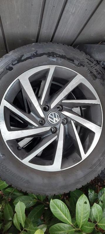 VW 17" lichtmetalen velgen + Hankook winterbanden (4x) beschikbaar voor biedingen