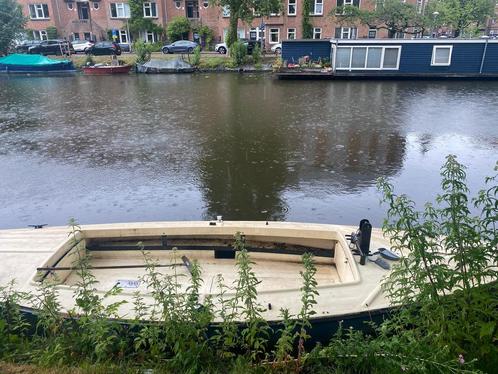 Grachtenbootje, polyester valk. Met fluistermotor en accu’s, Watersport en Boten, Sloepen, Gebruikt, 3 tot 6 meter, Buitenboordmotor