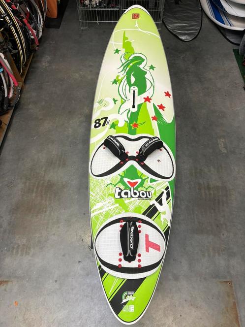 Tabou 3S 87 in zeer mooie staat inclusief 3 vinnen!, Watersport en Boten, Windsurfen, Gebruikt, Plank, Minder dan 250 cm, Met vin(nen)