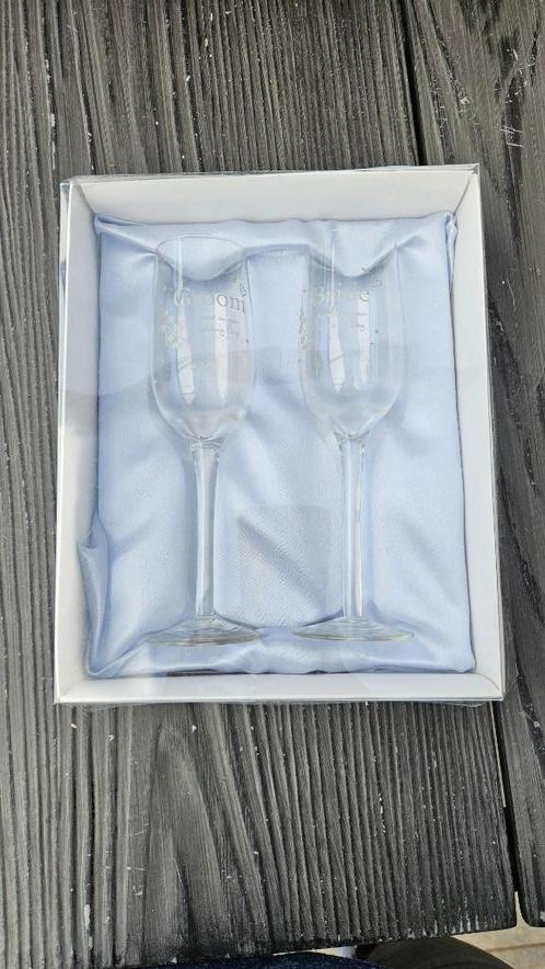 Set bruiloft champagneglazen – bruid & bruidegom, Kleding | Dames, Trouwkleding en Trouwaccessoires, Nieuw, Accessoires, Wit, Ophalen of Verzenden