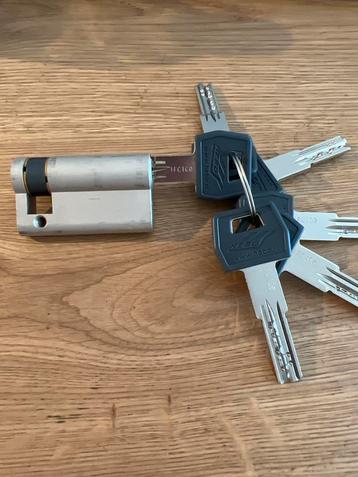 AGB Halve Cilinderslot SKG** RVS 45mm beschikbaar voor biedingen
