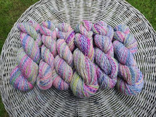 Prachtige strengen hand gesponnen merino wol 1204 meter, Hobby en Vrije tijd, Breien en Haken, Nieuw, Breien of Haken, Wol of Garen