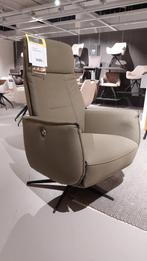 Showroommodel Relaxfauteuil Telesto geschuurd Leder manueel, Ophalen, Nieuw