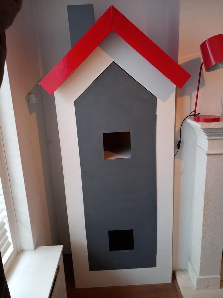 Unieke handgemaakte kinderkast in vorm van (strand)huis, Kinderen en Baby's, Kinderkamer | Commodes en Kasten, Gebruikt, Kast