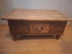 Oude houten tafeltje met lade, Ophalen