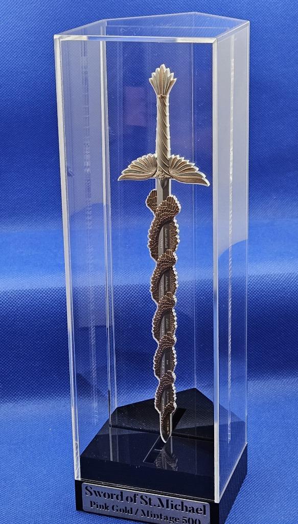 (8846)TOPPER. St.MICHAELS SILVER SWORD ROSE GILDED 2,5 OUNCE, Postzegels en Munten, Edelmetalen en Baren, Zilver, Ophalen of Verzenden