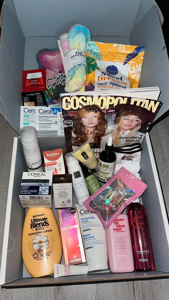 Beautybox/goodiebox met huidverzorging/haarverzorging/makeup, Sieraden, Tassen en Uiterlijk, Uiterlijk | Gezichtsverzorging, Nieuw