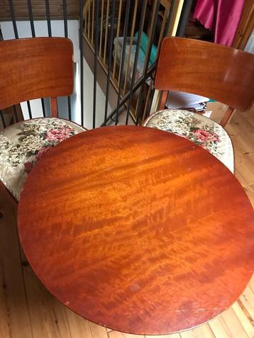 Antieke set tafeltje en 2 stoelen  teak hout  beschikbaar voor biedingen