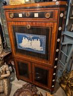Antieke secretaire ( porseleinen plaquette). €1395, Ophalen