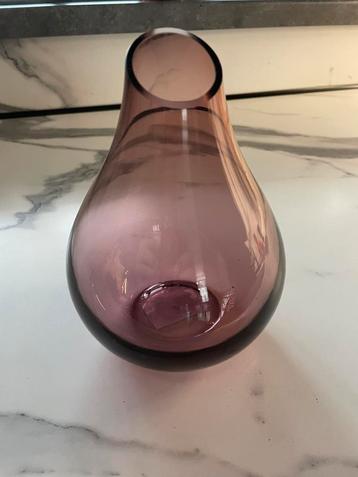 IKEA glazen vaas roze-paarse kleur 17 cm Model SANNOLIK beschikbaar voor biedingen
