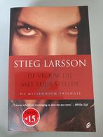 Stieg Larsson - De vrouw die met vuur speelde, Stieg Larsson, Ophalen of Verzenden, Zo goed als nieuw