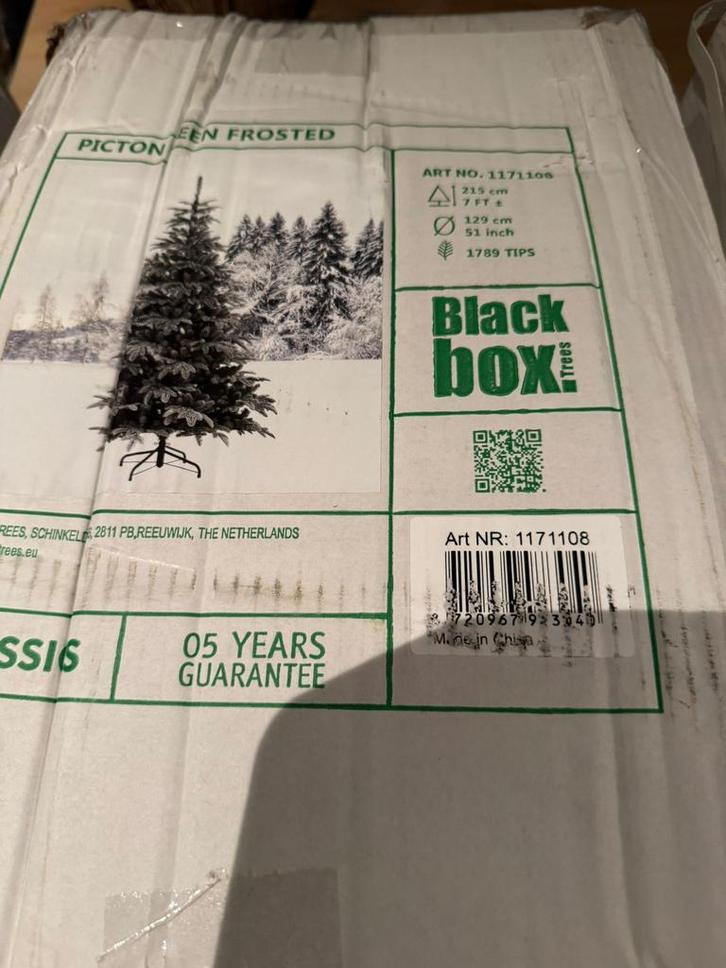 Nieuwe grote Black Box kerstboom Luxe met sneeuw - 215cm, Diversen, Kerst, Nieuw, Ophalen of Verzenden