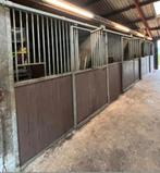 Voorfronten paardenstal met schuifdeur en luikje , Kunststof, Dieren en Toebehoren, Toebehoren, 2 of 3 paarden of pony's