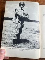 WO2 Amerikaans He is w/t Paratroopers now Airborne boek 1943, Verzamelen, Amerika, Verzenden, Boek of Tijdschrift