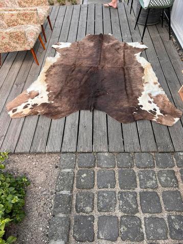 Koeienhuid kleed koeienvel vloerkleed ca 1.80 x 1.95 beschikbaar voor biedingen