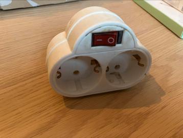 Stekkerblok met schakelaar beschikbaar voor biedingen