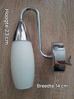 Leuk Wit Matglazen Kelkje Wandlamp met Chrome Armatuur, Ophalen, Zo goed als nieuw, Glas, Retro