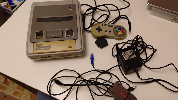 SNES console PAL met controller, Spelcomputers en Games, Spelcomputers | Nintendo Super NES, Zo goed als nieuw, Met 1 controller