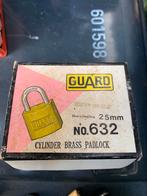 120 Guard hangsloten, type no 632, 25 mm., Doe-het-zelf en Verbouw, Hang- en Sluitwerk, Ophalen, Gebruikt, Koper of Messing, Slot