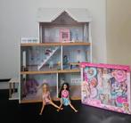 Poppenhuis met barbie's, Ophalen of Verzenden, Gebruikt, Poppenhuis