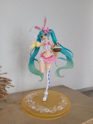 Hatsune miku figurine