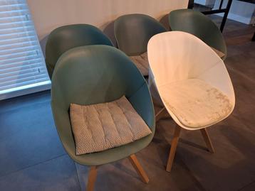 eetkamerstoelen  beschikbaar voor biedingen