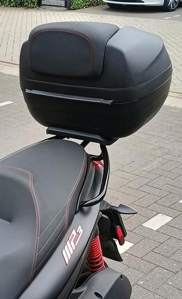 Orginele Piaggio mp3 topkoffer met montage set beschikbaar voor biedingen