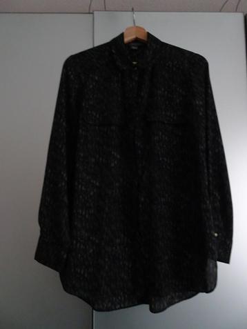 Modieuze zwarte blouse met groene print mt 40 lange mouw beschikbaar voor biedingen