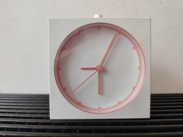 Ikea Bajk vierkant wit kunststof (alarm)klokje, 9,5x9,5x4,5  beschikbaar voor biedingen
