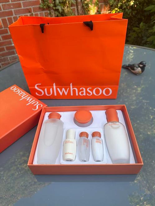 Sulwhasoo Travel Exclusive Set - Huidverzorging, Sieraden, Tassen en Uiterlijk, Uiterlijk | Gezichtsverzorging, Nieuw, Verzorging