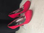 Rode suède schoenen / pumps maat 40, Pumps, Ophalen of Verzenden, Rood, La Strada