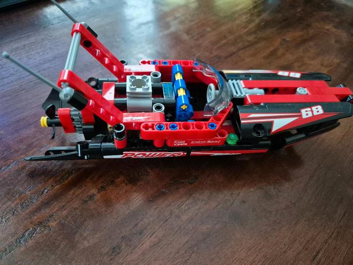 LEGO Technic Powerboat - 42089, Kinderen en Baby's, Speelgoed | Duplo en Lego, Zo goed als nieuw, Lego, Complete set, Ophalen of Verzenden