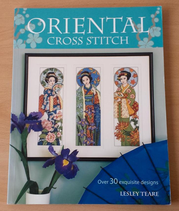 Oriental Cross Stitch - Lesley Teare - 2007, Hobby en Vrije tijd, Borduren en Borduurmachines, Gebruikt, Patroon, Handborduren