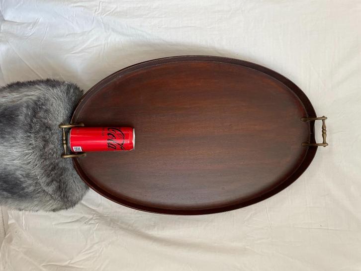 Rond houten dienblad met messing handgrepen, Huis en Inrichting, Woonaccessoires | Dienbladen, Gebruikt, Hout, Rond, Ophalen