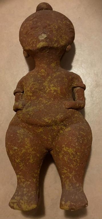 Terracotta vrouwenfiguur, precolumbiaanse stijl beschikbaar voor biedingen