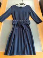 Getailleerde jurk van Ivy Beau, Kleding | Dames, Jurken, Blauw, Ophalen of Verzenden, Zo goed als nieuw, Knielengte