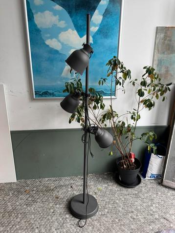 IKEA HEKTAR staande lamp met 3 spots beschikbaar voor biedingen